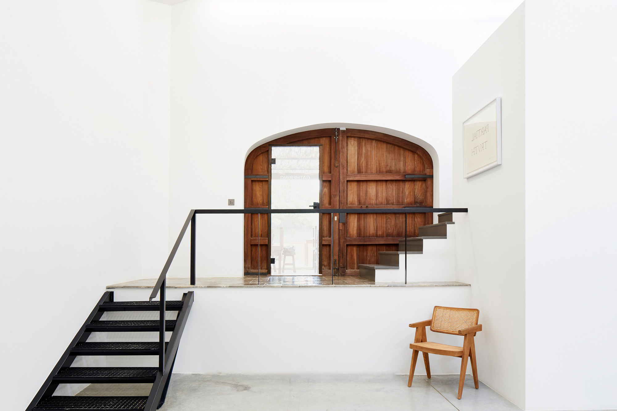 Escalera y puerta de madera original, Gathering Ibiza
