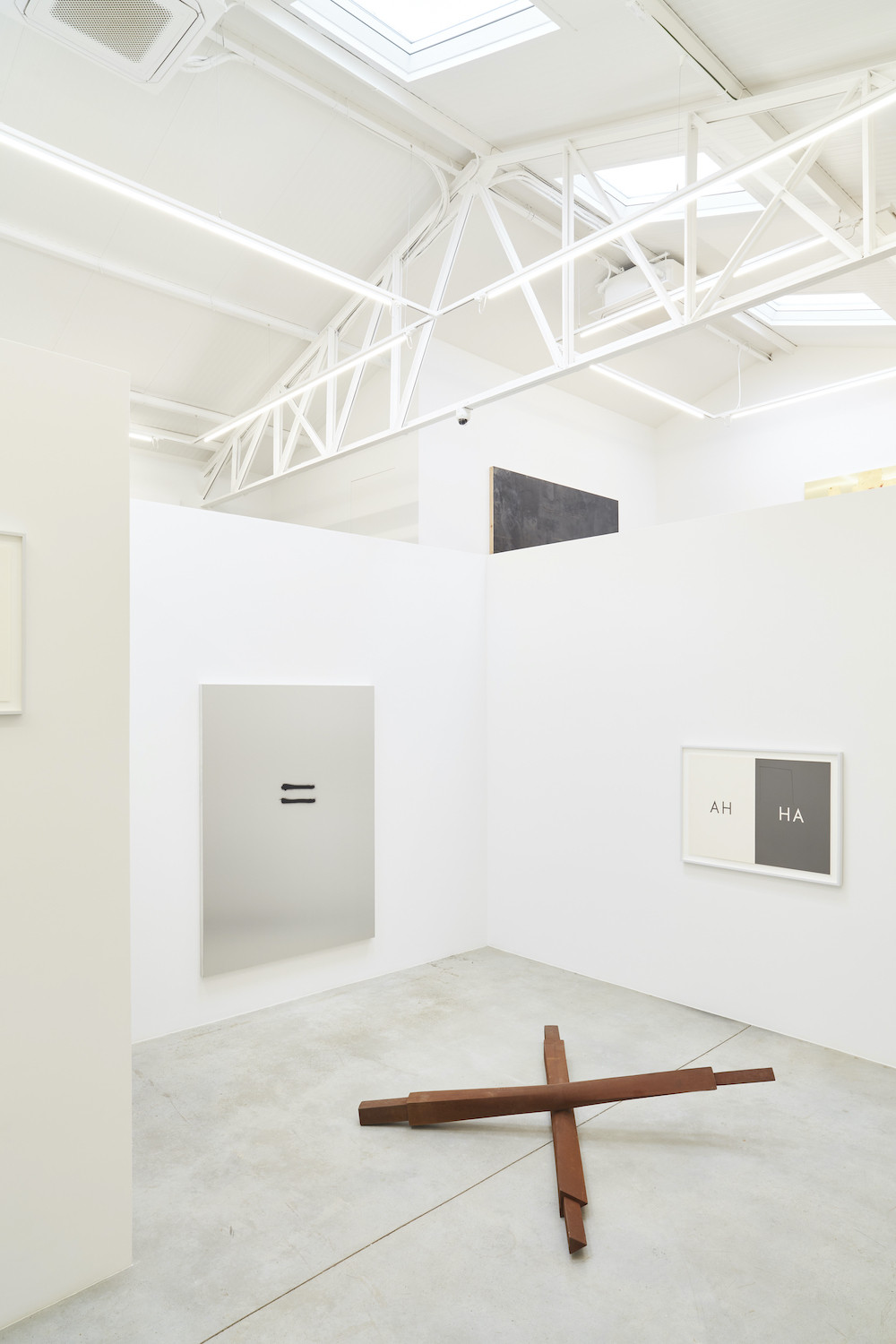 Sala de galería con estructura metálica vista, Gathering Ibiza