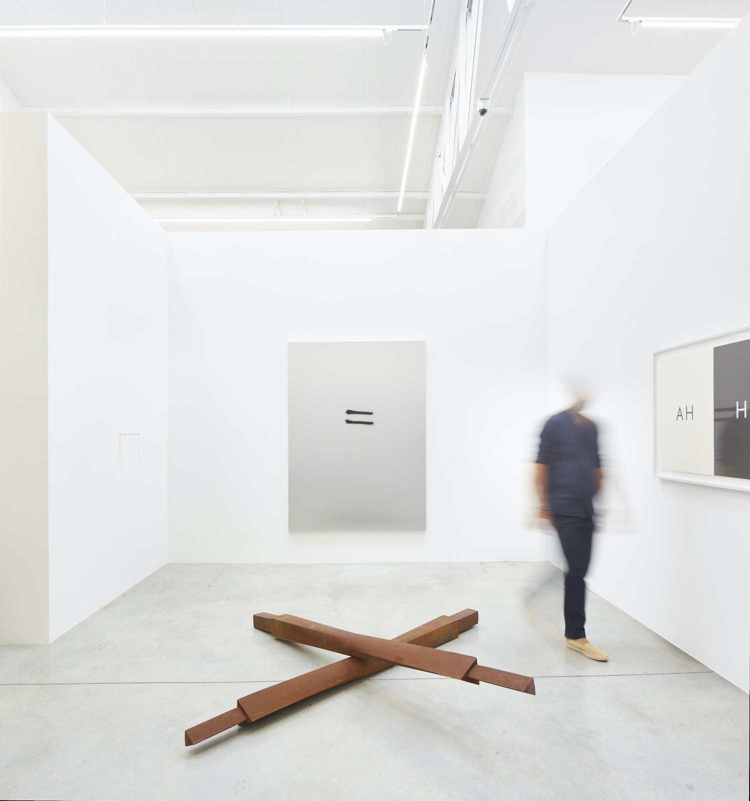 Sala de exposición con escultura, Gathering Ibiza