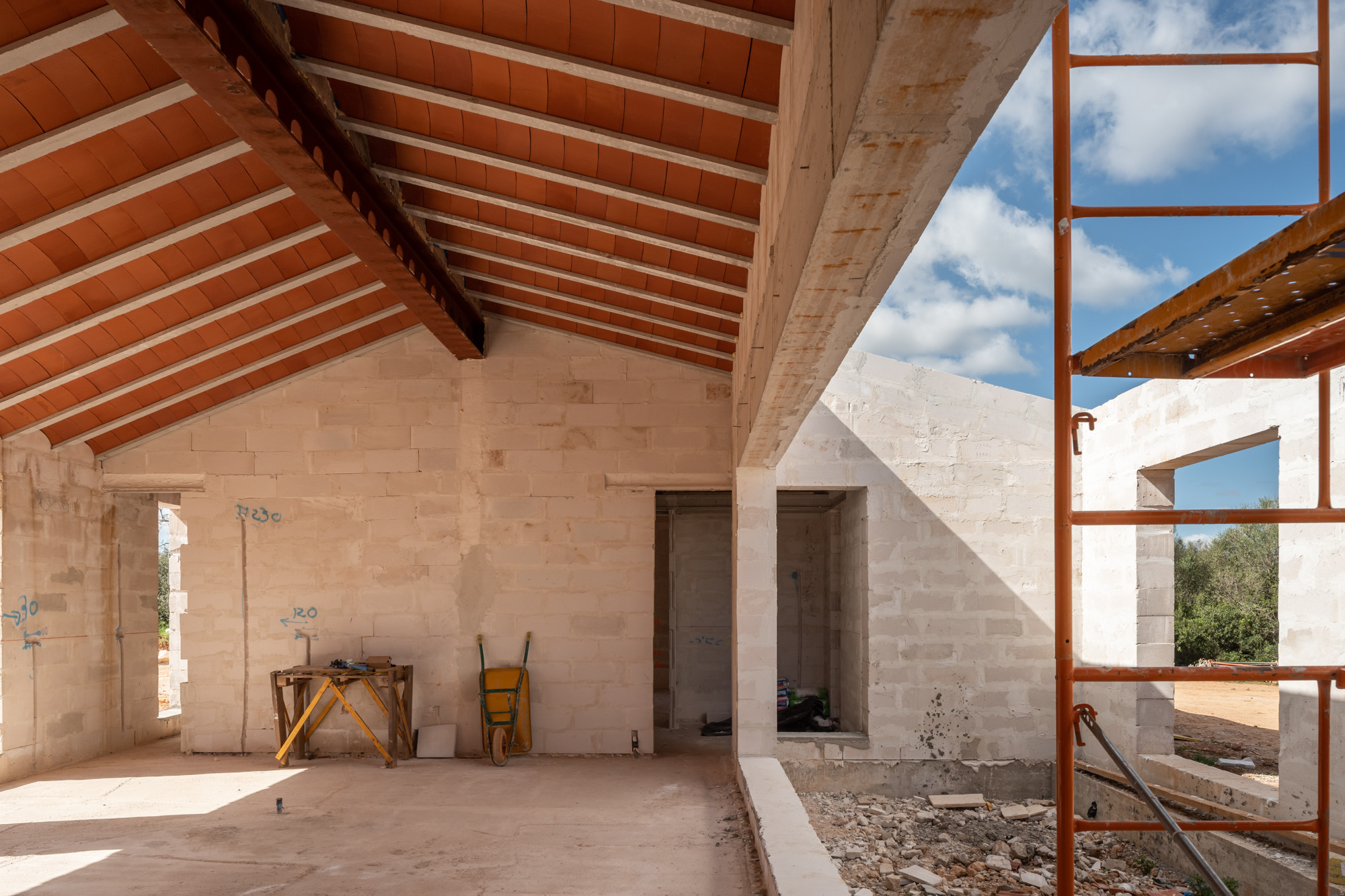 Obra en construcción con forjado de vigueta y bovedilla cerámica, Son Maig, Mallorca