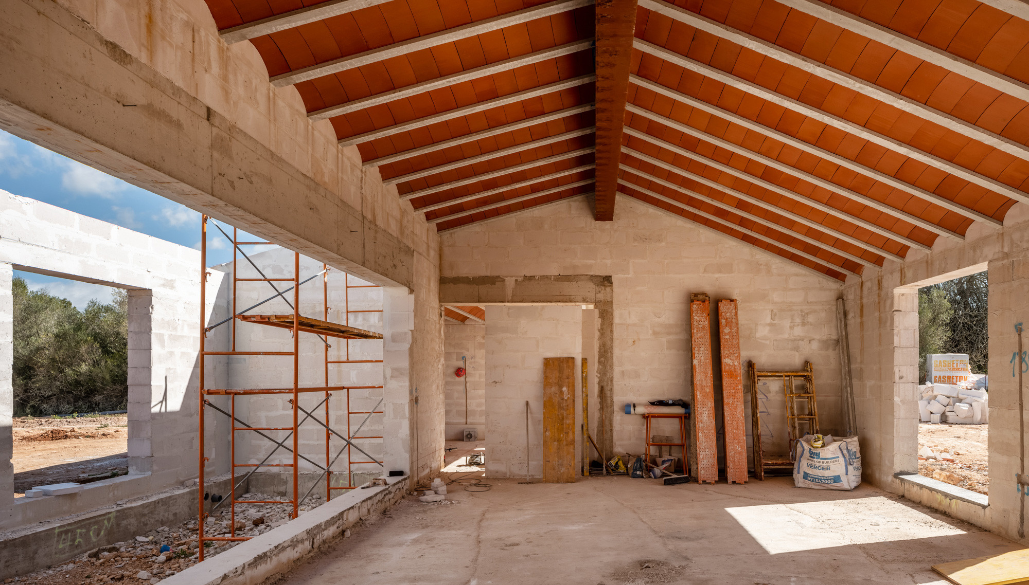 Interior en construcción con forjado de vigueta y bovedilla cerámica, Son Maig, Mallorca