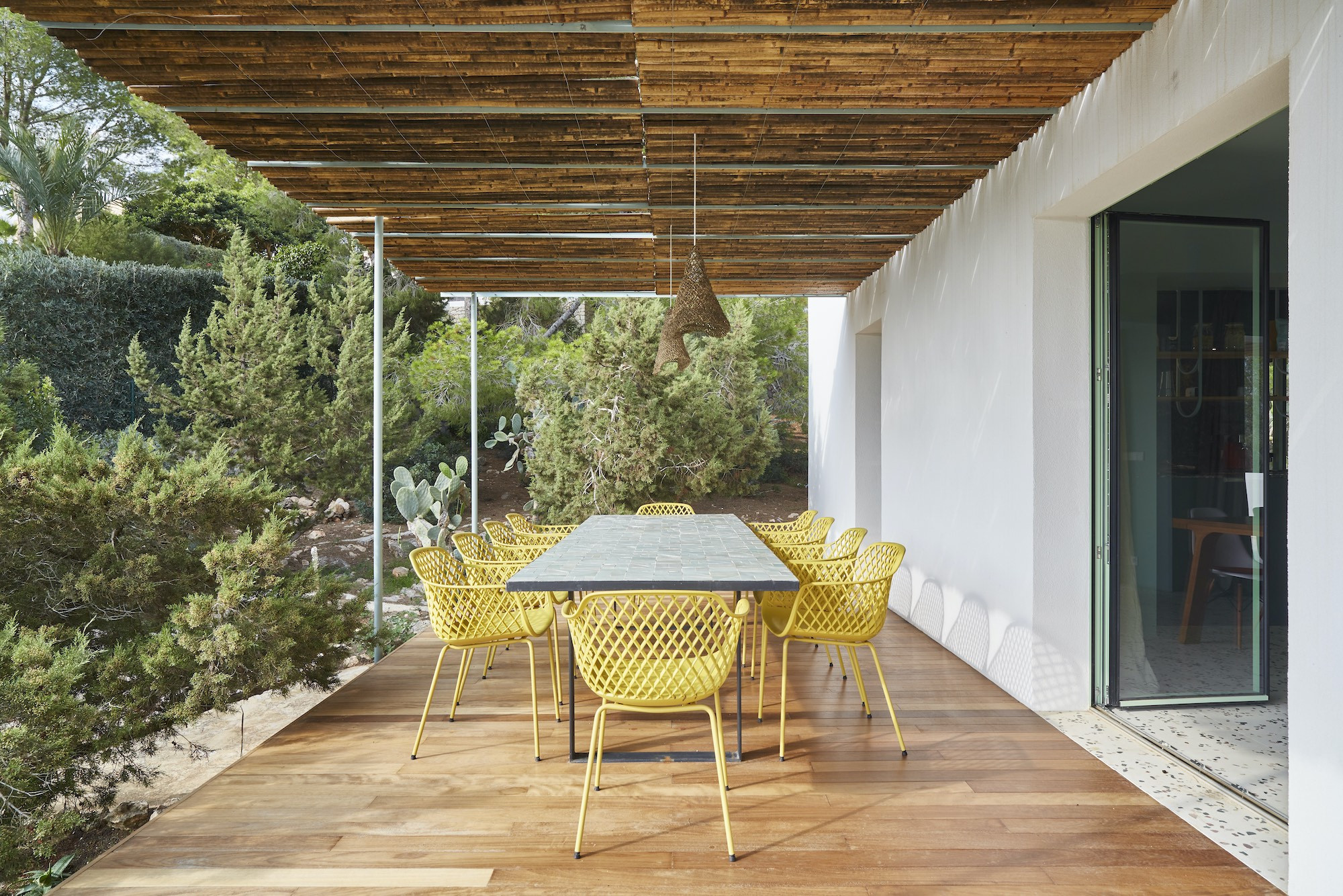 Interior blanco y minimalista, reforma Na Xamena, Ibiza