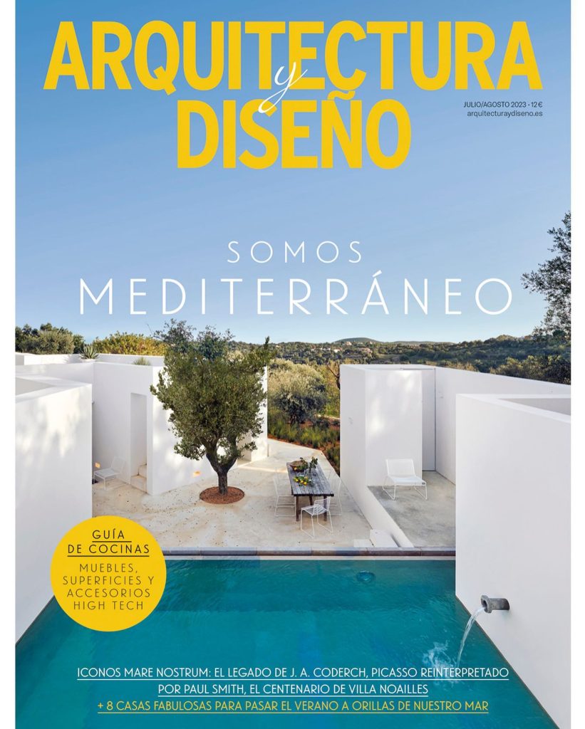 Portada de la revista “ARQUITECTURA Y DISEÑO” 260 que habla del mediterráneo y menciona al estudio de arquitectura KLARQ.
